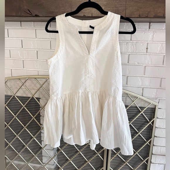 Simple white button down tank - Picture 1 of 2